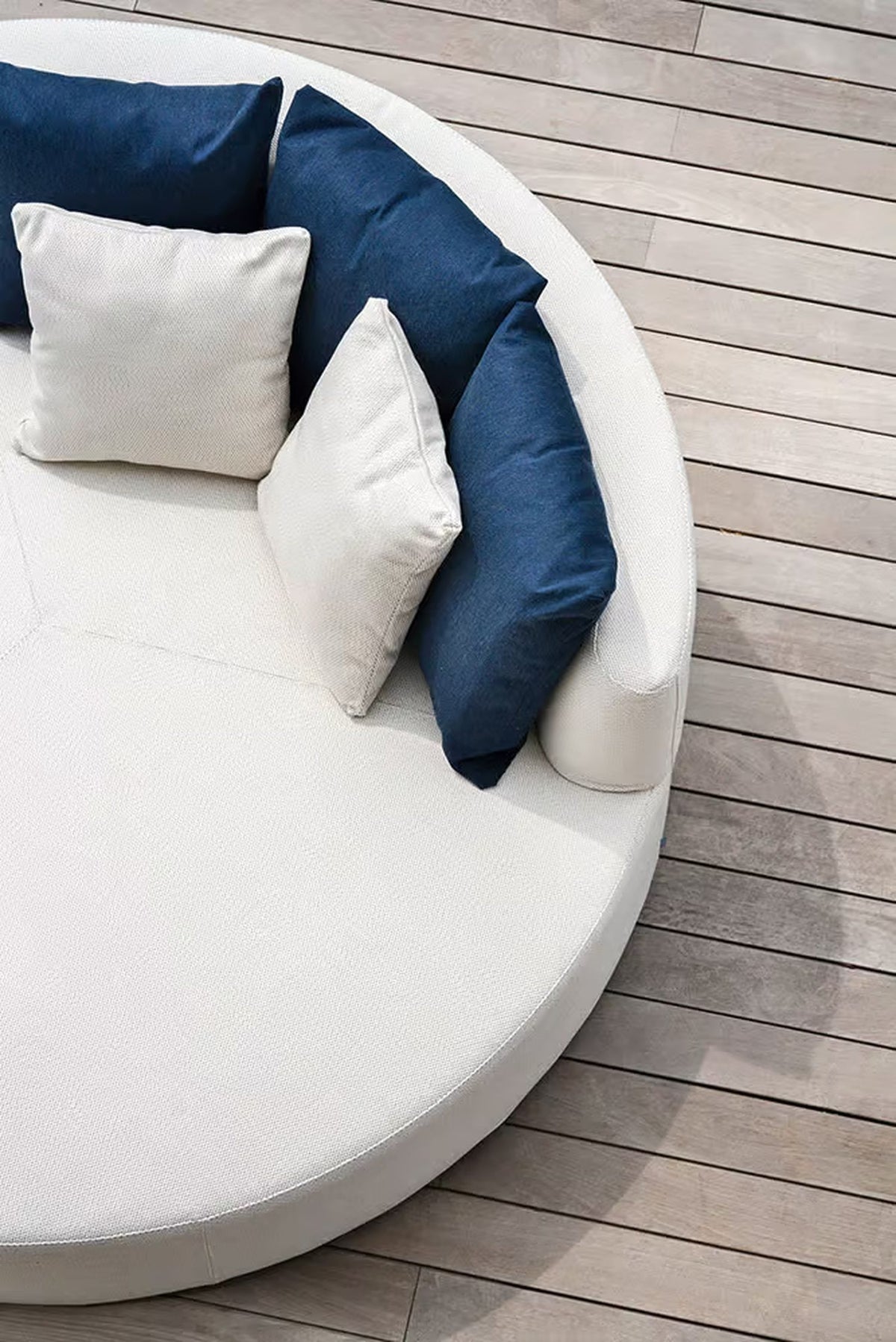 Belt Daybed