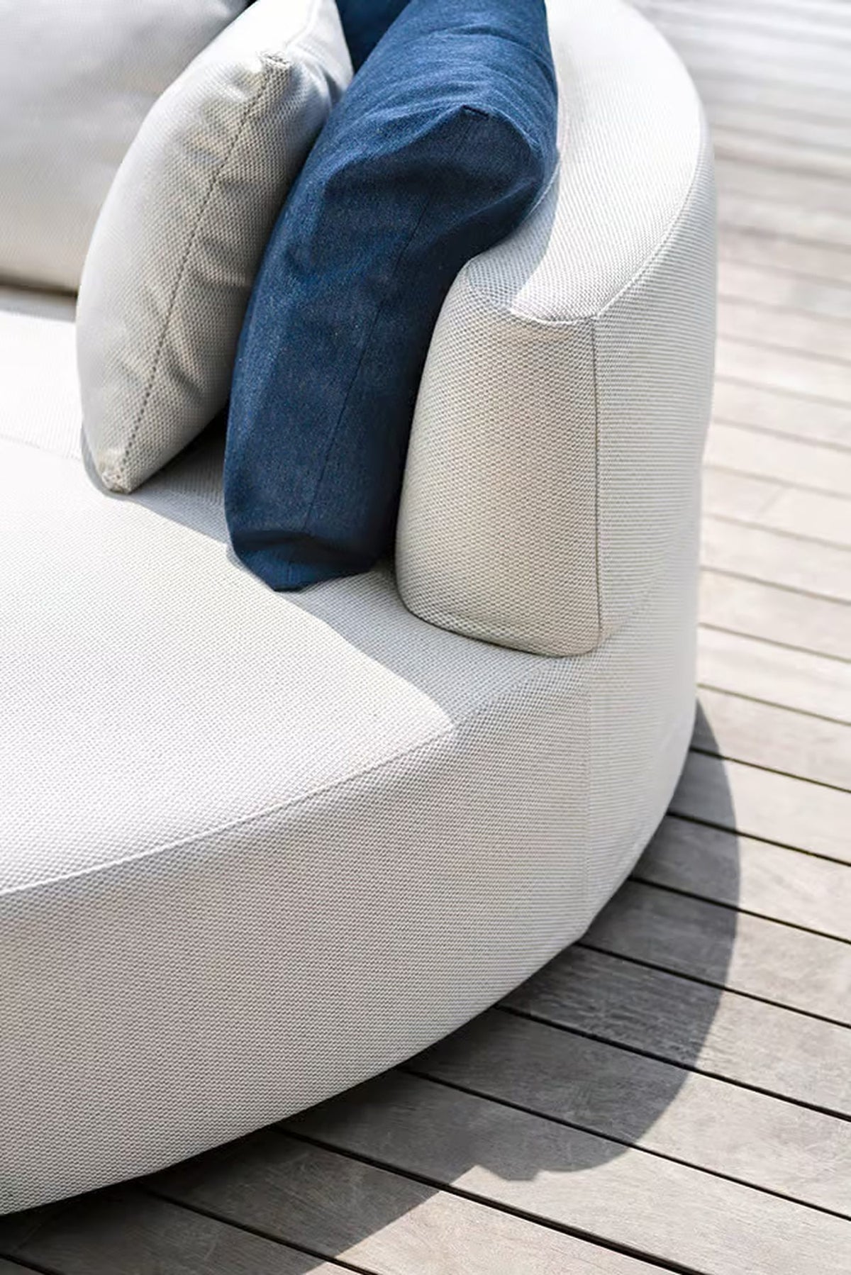 Belt Daybed