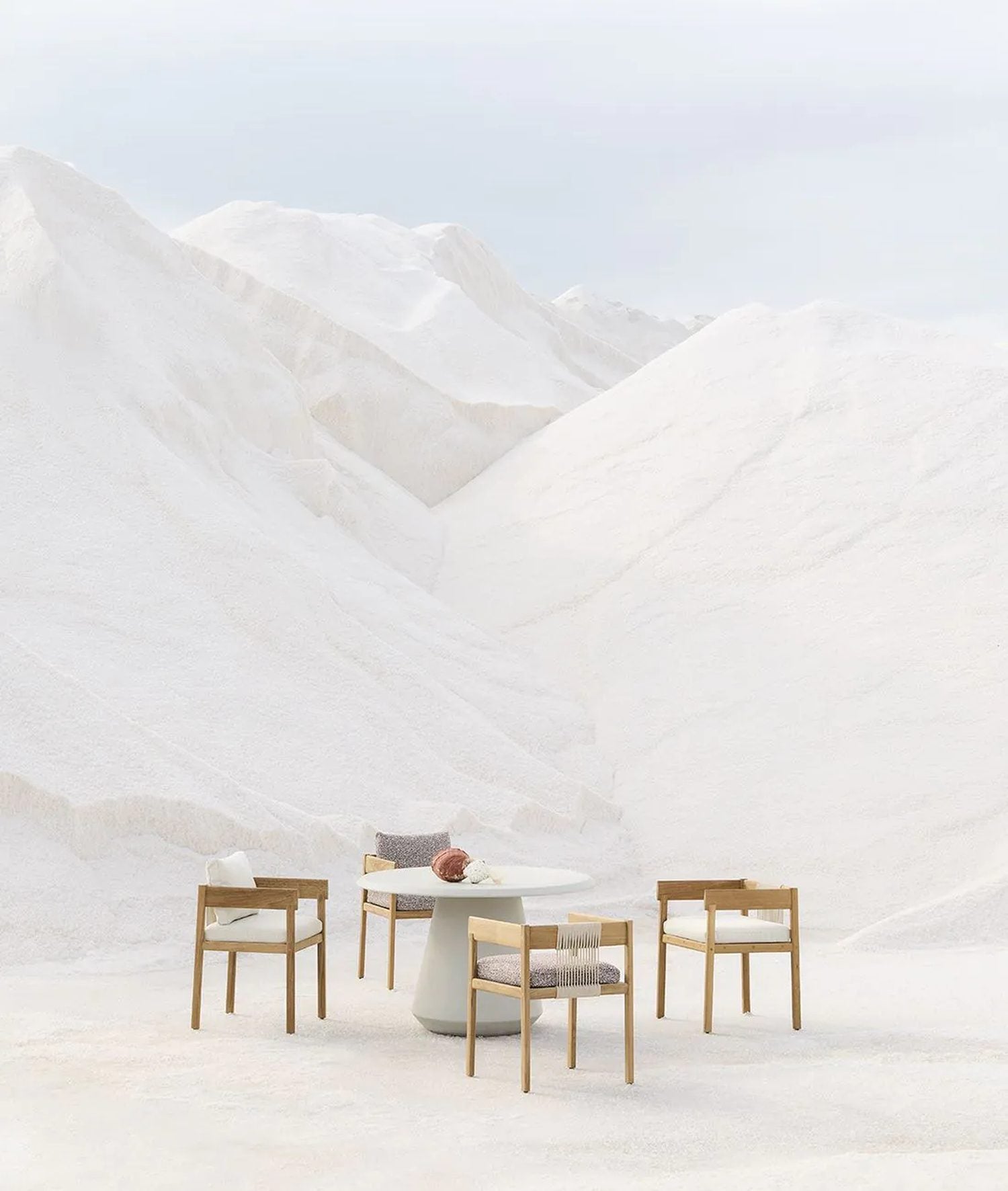 Cora Round Table in Fiberstone