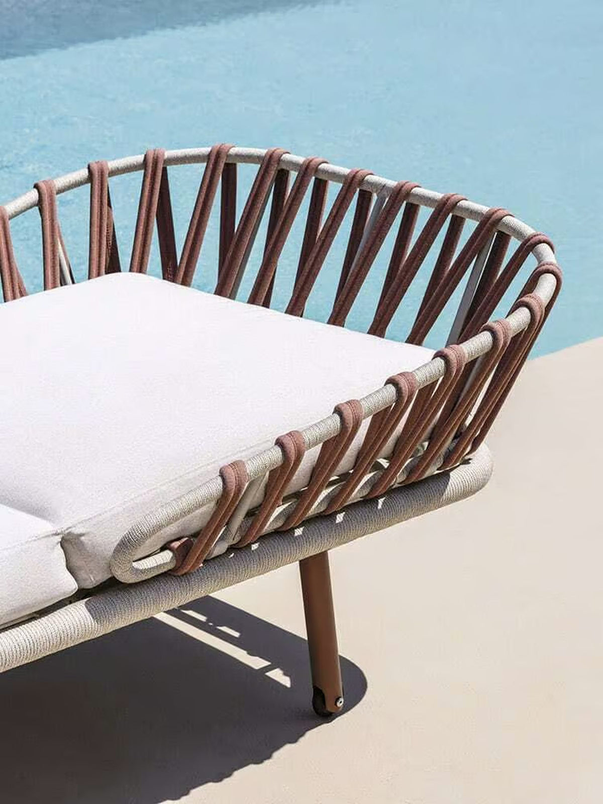 Emma Cross Sunbed