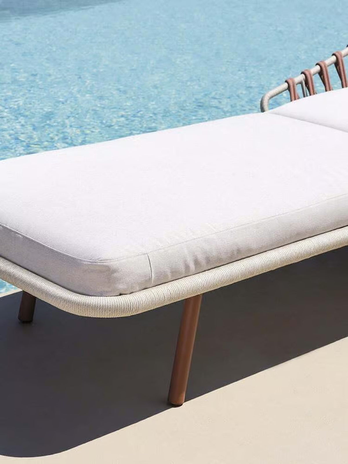 Emma Cross Sunbed