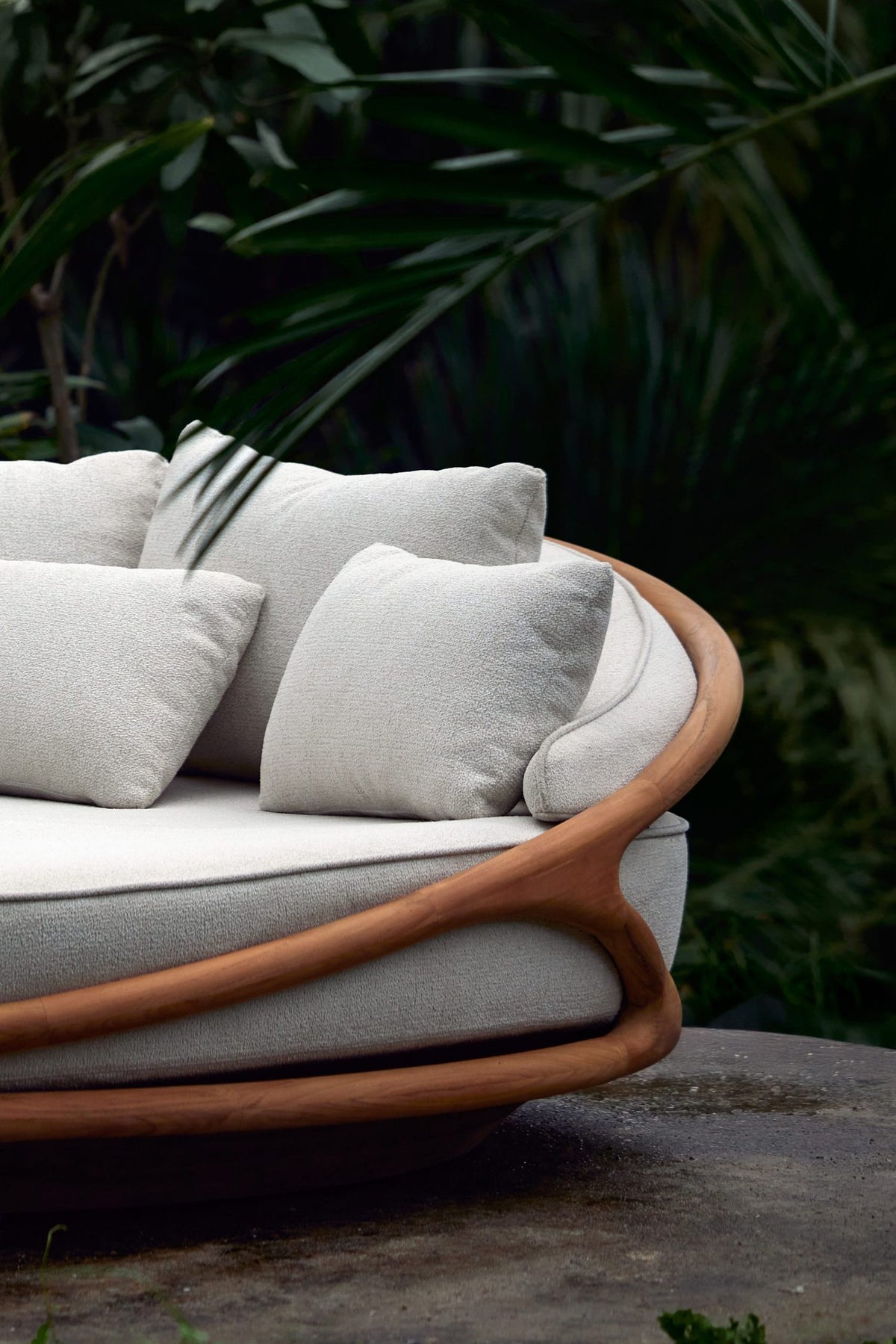 Solis Round Daybed