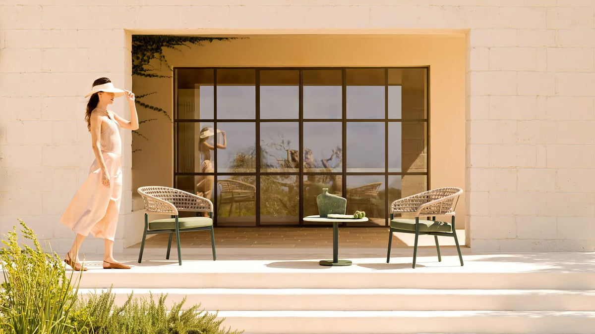 Plinto Lounge Armchair