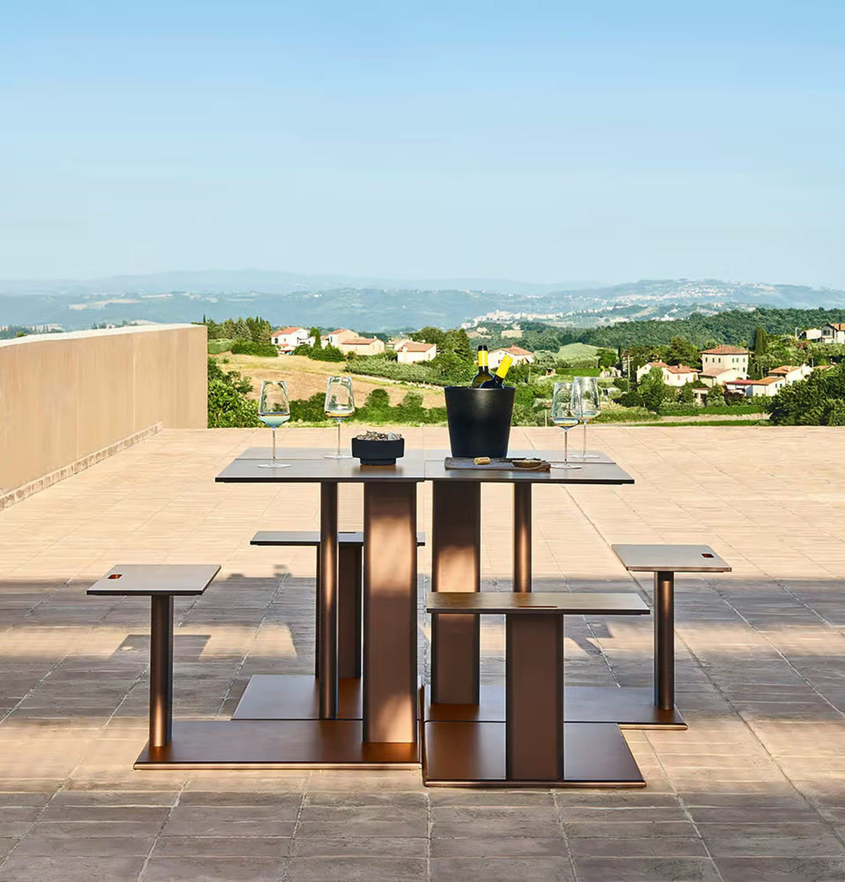 Plinto Sit & Eat Coffee Table and Seat