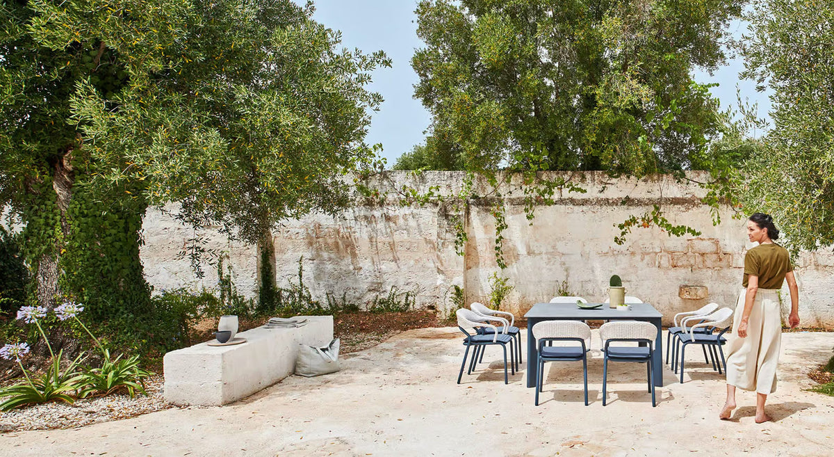 Plinto Table