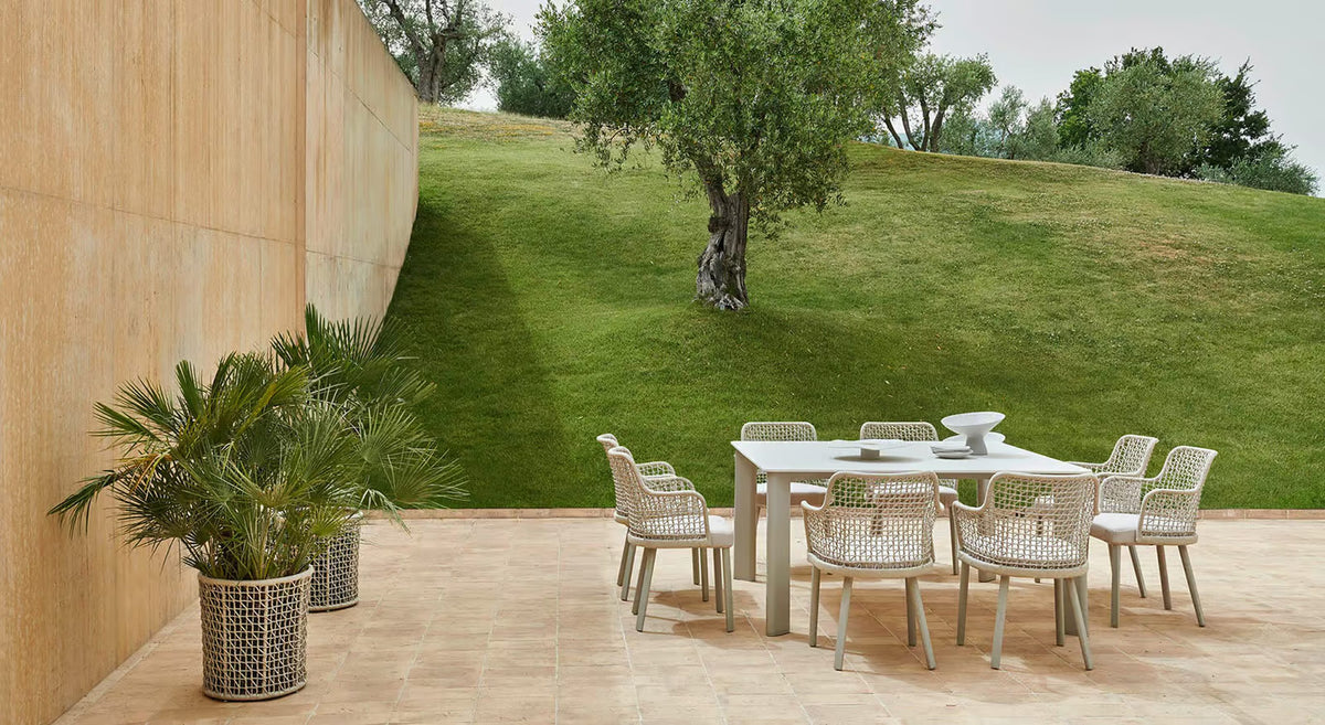 Plinto Table