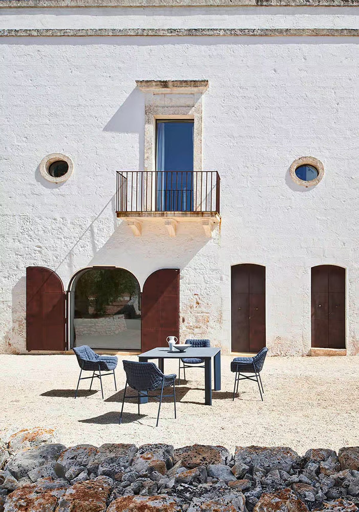 Plinto Table