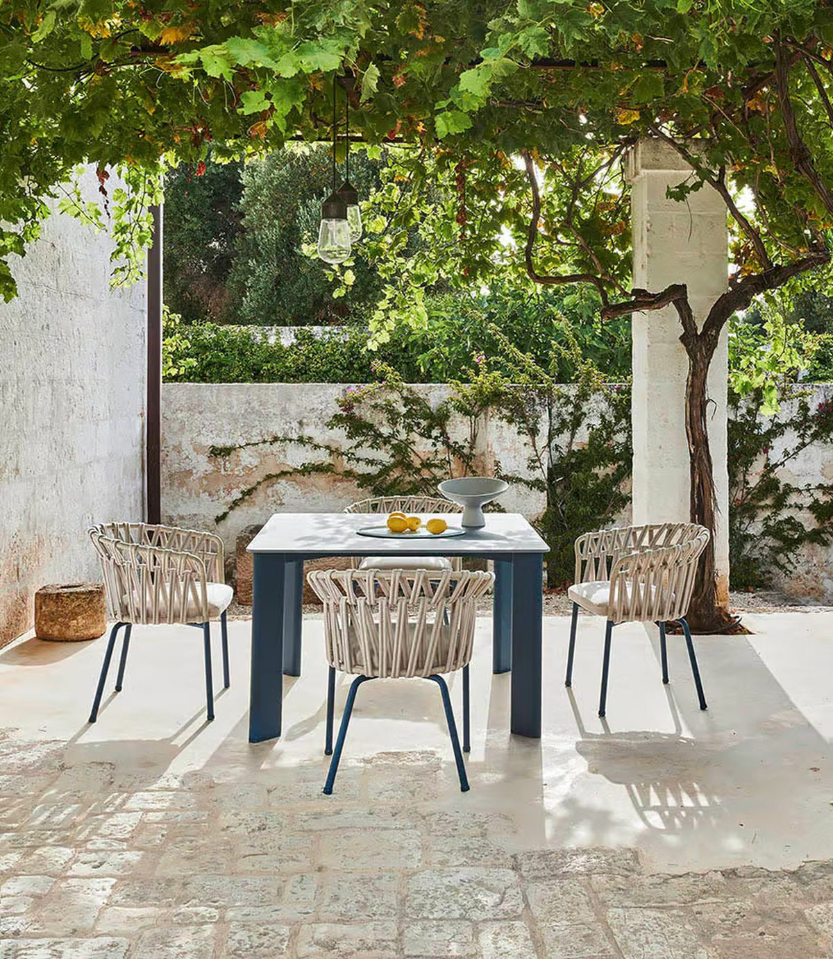 Plinto Table