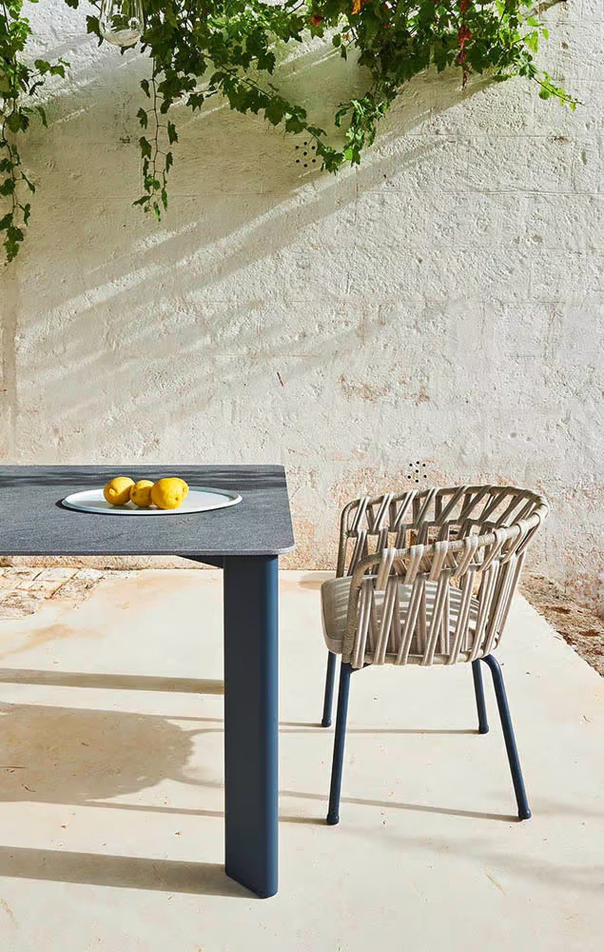 Plinto Table