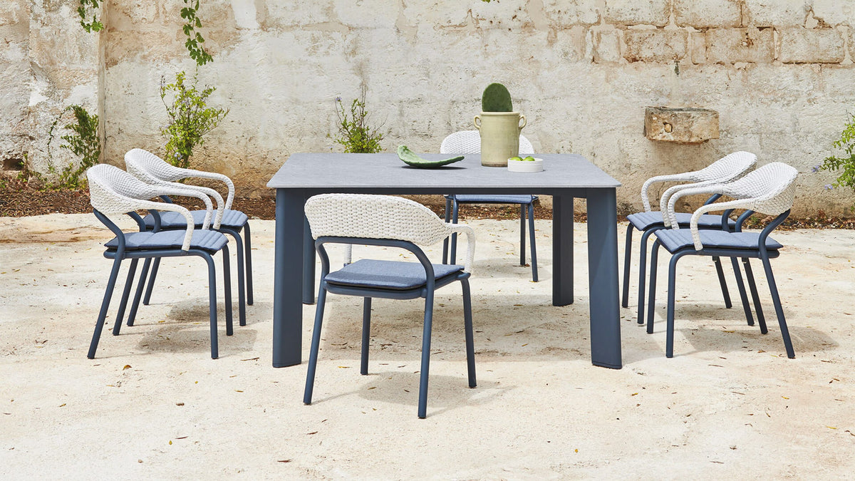 Plinto Table