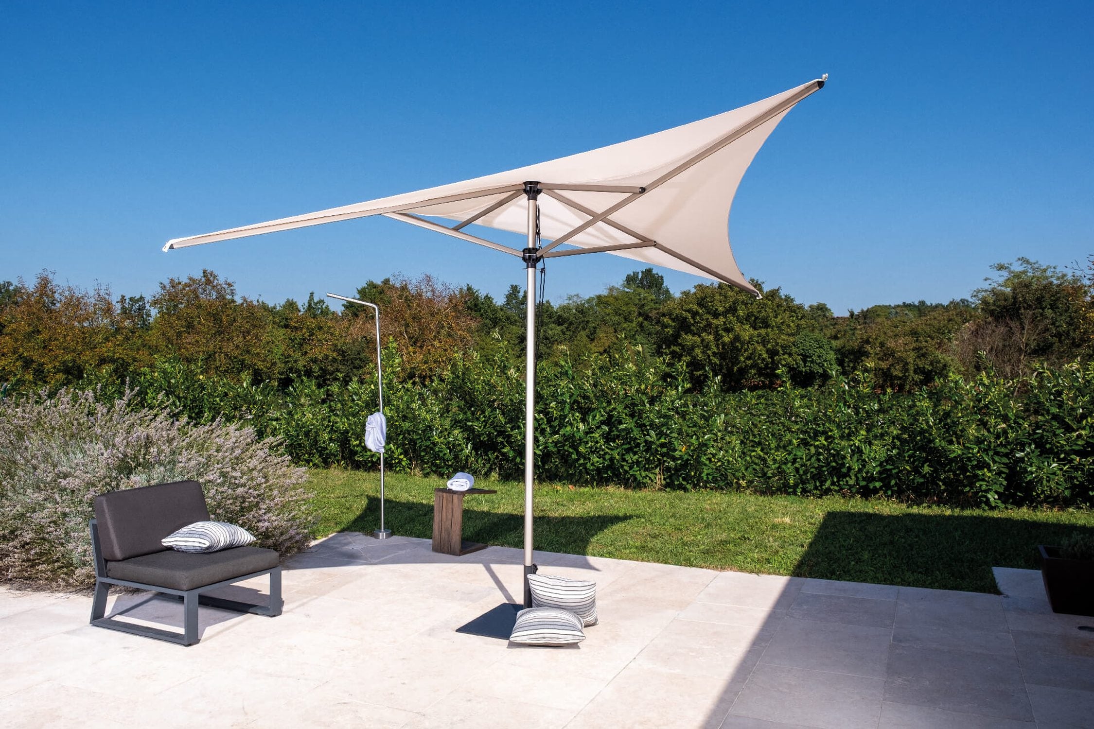 Vela Titanium Parasol