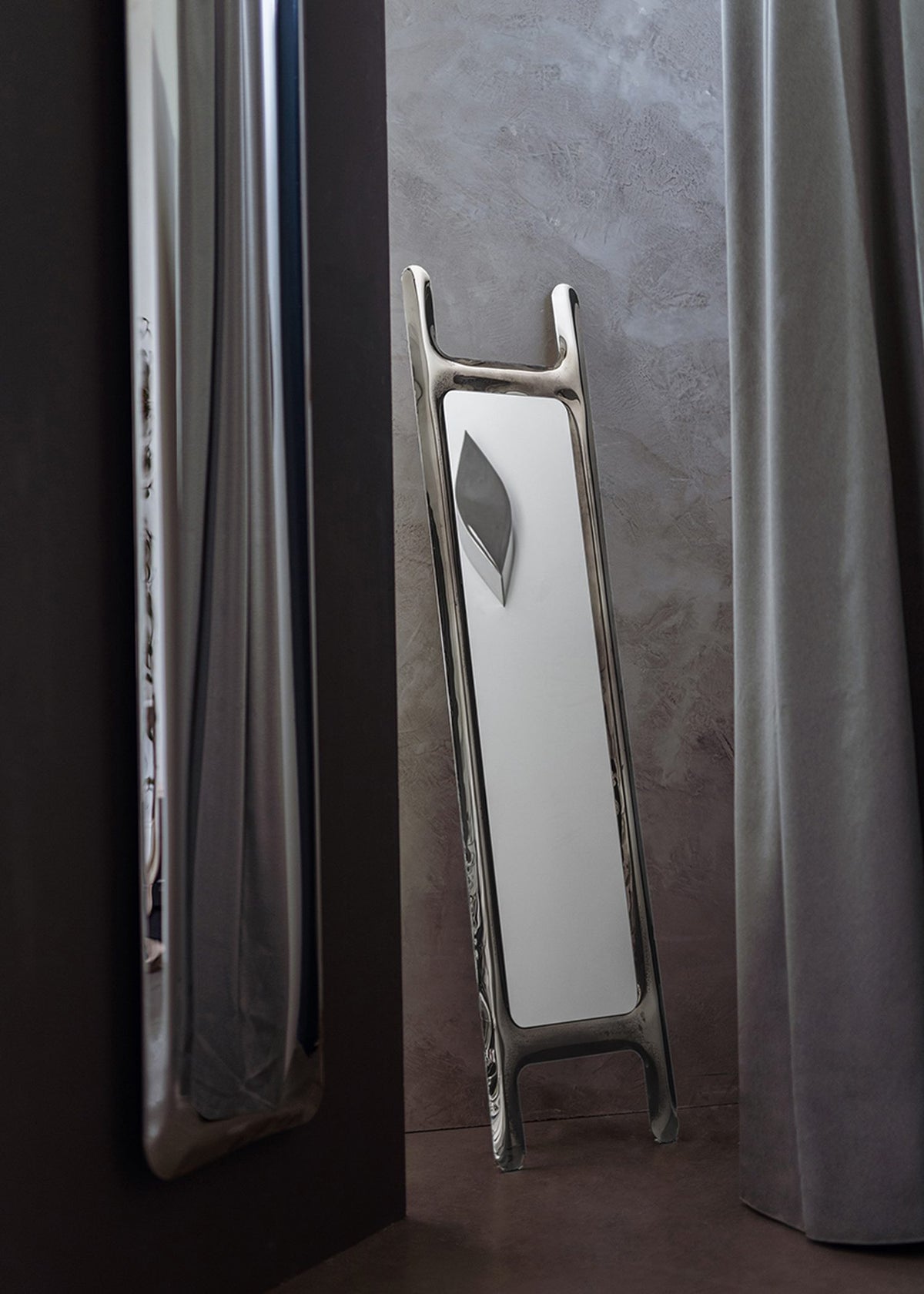 Drab Mirror