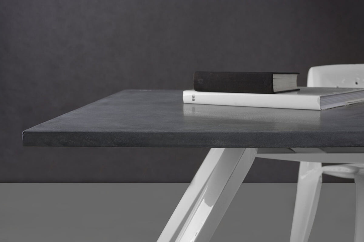 Nogi Table
