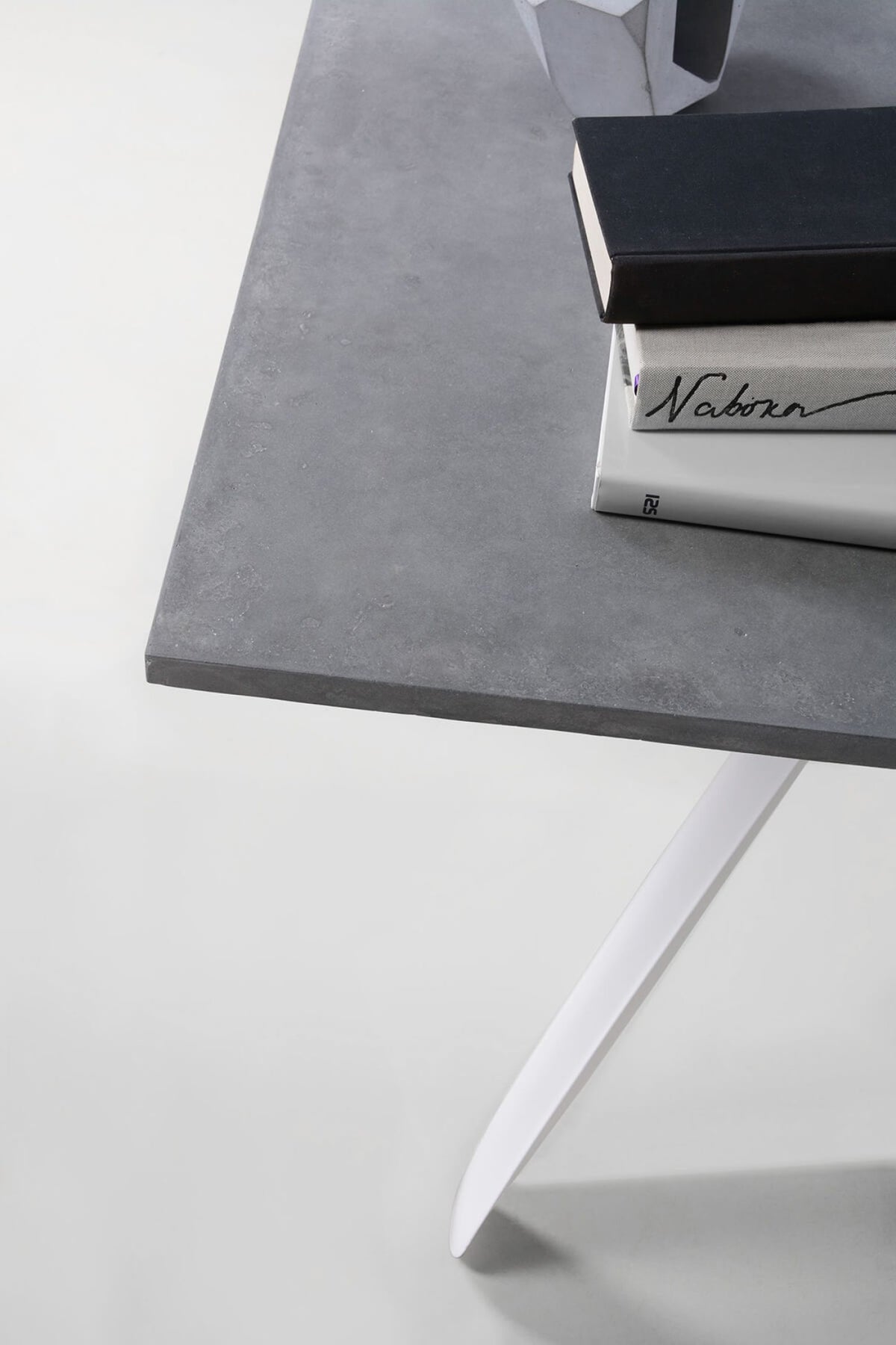 Nogi Table