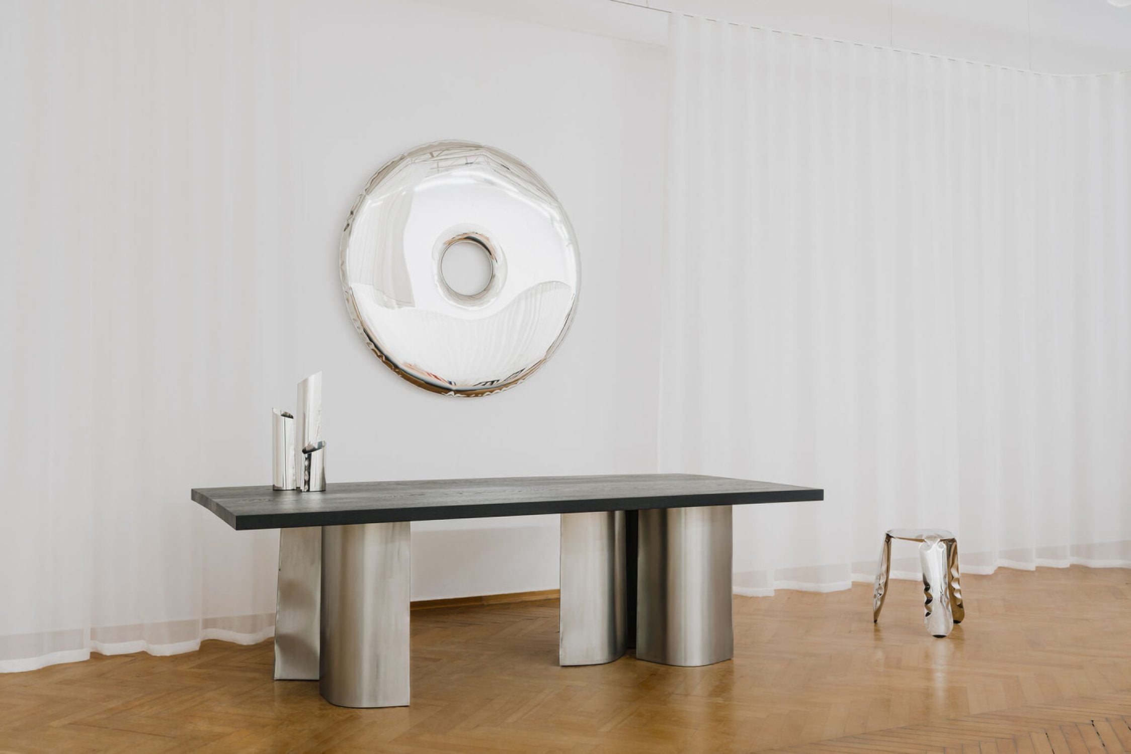 Parova Table