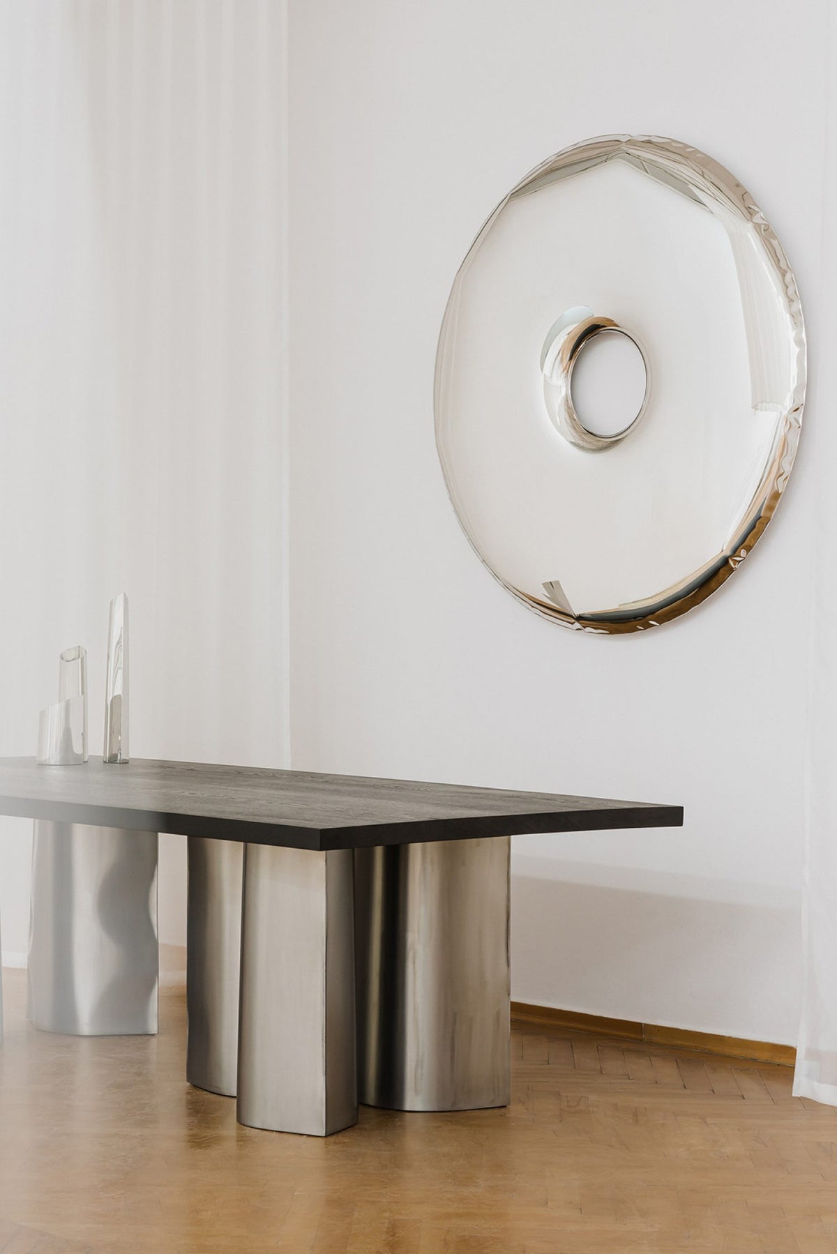 Parova Table
