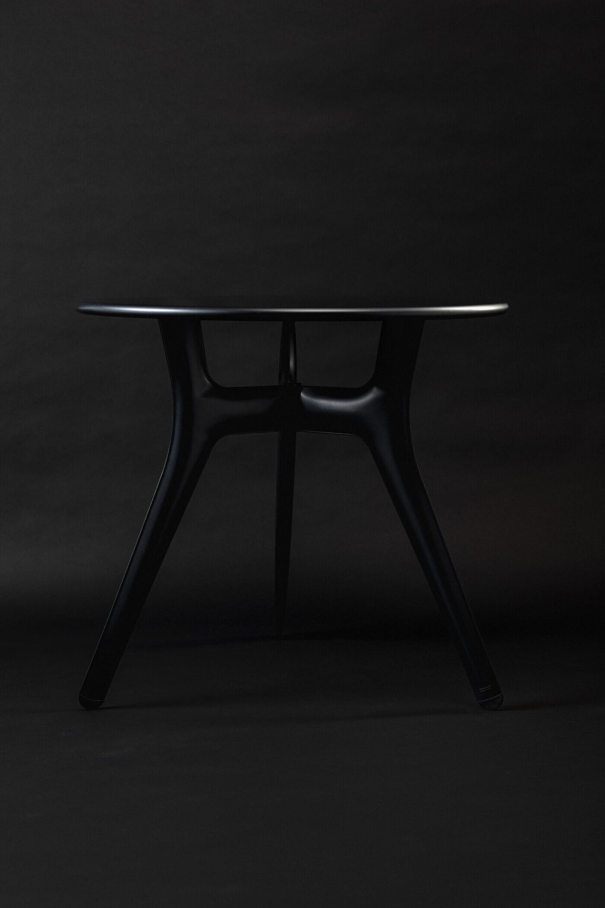 Ultraleggera Round Table